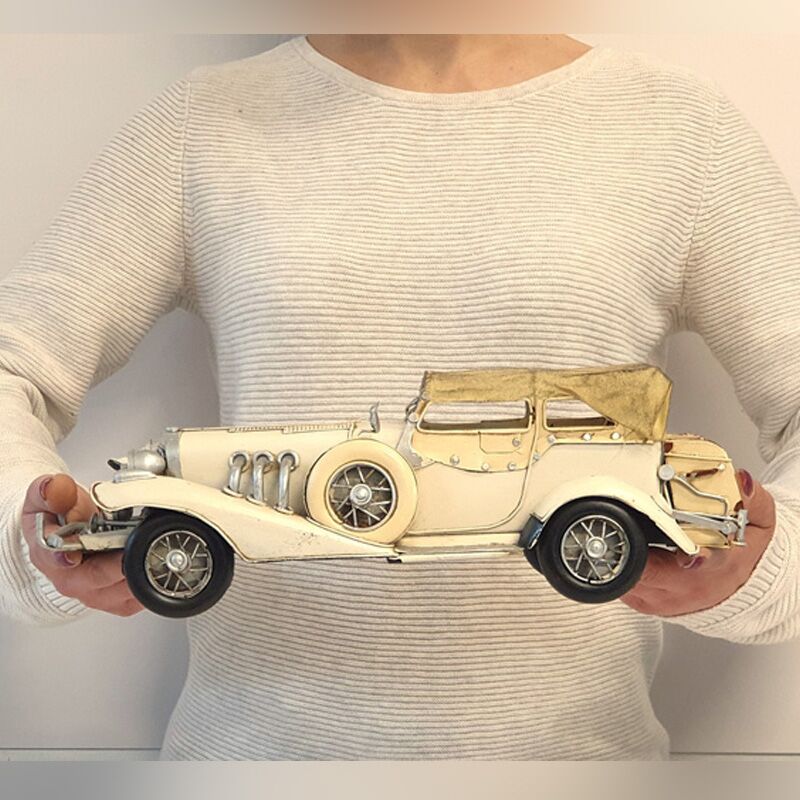 Macheta mașină clasică din metal, model din 1977